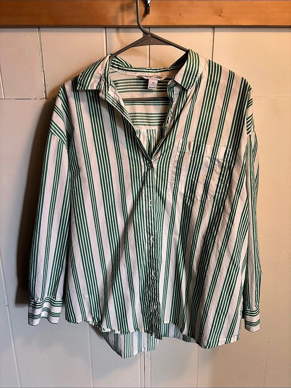 Old Navy The Boyfriend Shirt Striped Button Down Shirt in Green & White Size